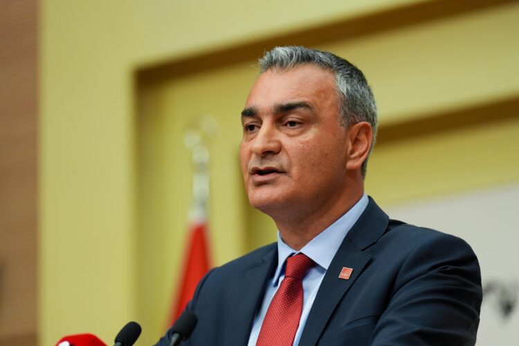 CHP'li Sarı'dan Adalar ve Silifke belediyelerine yönelik operasyonlara ilişkin açıklama