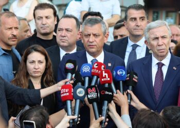 Özgür Özel ve Mansur Yavaş, Ferdi Zeyrek için okutulan Mevlid-i Şerife katıldı