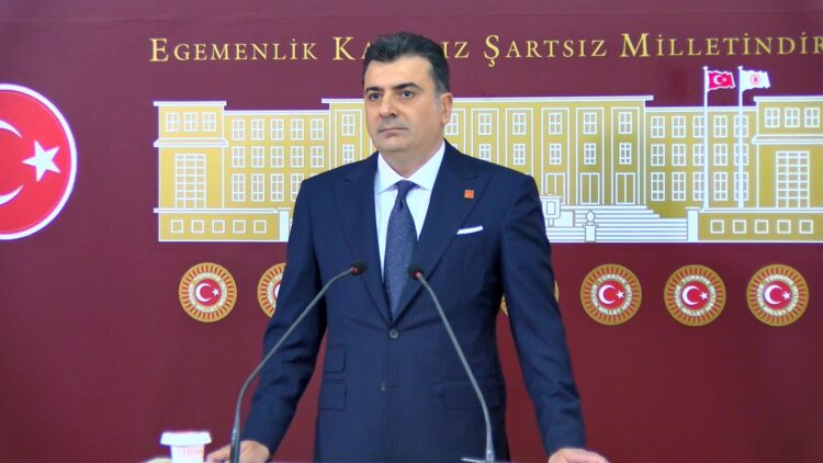 CHP İstanbul Milletvekili Yunus Emre, TBMM'de basın toplantısı düzenledi. Fotoğraf:Ankara,(DHA)