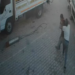 Sanayi sitesindeki tekmeli, yumruklu kavga güvenlik kamerasında