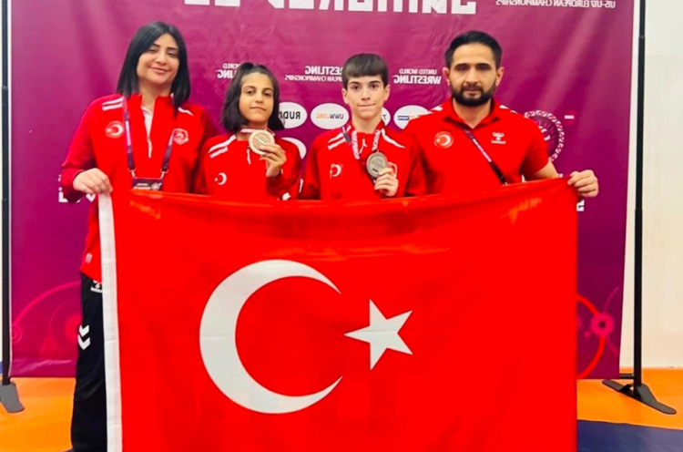 Siirtli milli güreşçiler Avrupa Şampiyonası'ndan 2 madalyayla döndü