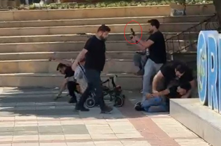 Sivil polisler bıçaklı kavgaya havaya ateş açarak müdahale etti