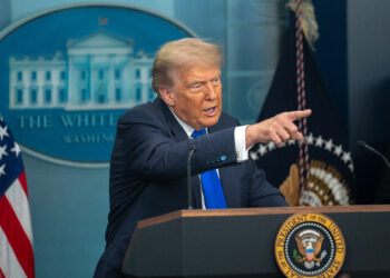 Donald Trump'tan İran'a öneri; Füzelerinizi fırlattınız artık masaya dönün