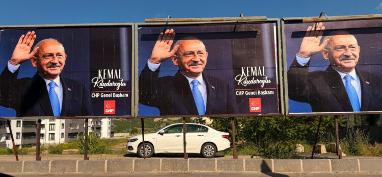 Tunceli Valiliği'nden Kılıçdaroğlu afişleri açıklaması; “Valiliğin ve belediyenin dahli yok”
