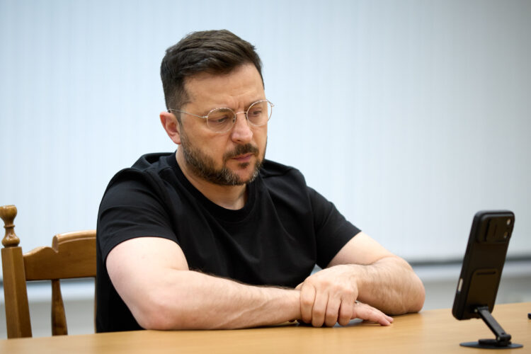 Volodimir Zelenskiy, Donald Trump ile telefonda görüştü