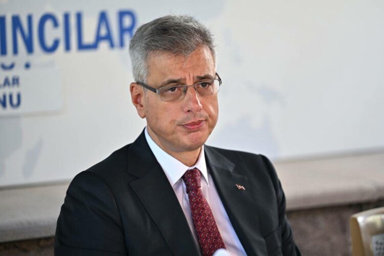Sağlık Bakanı Kemal Memişoğlu, Anadolu Yayıncılar Federasyonunun "Anadolu Sohbetleri" etkinliğinde medya kuruluşlarının Ankara temsilcileriyle bir araya geldi, soruları yanıtladı. ( Abdullah Güçlü - Anadolu Ajansı )