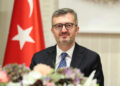 Gazze'de sivilleri katleden yönetimin Türkiye'ye ahlak dersi vermeye kalkması hadsizliktir