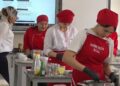Geleceğin şeflerini yetiştiren meslek lisesinde öğrenciler üreterek hem öğreniyor hem kazanıyor