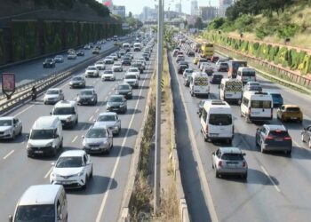 İstanbul'da bayram tatili sonrası ilk iş gününde trafik yoğunluğu - 2 / Aktüel görüntü geniş haber