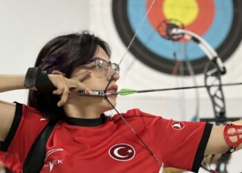 6 aylıkken felç kalan Zeynep Sena, okçulukta Avrupa kürsüsüne çıktı
