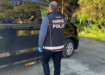 Kiralık araçta 225 bin sentetik hap ele geçirildi; 3 gözaltı