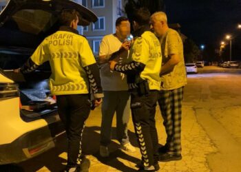 Kazadan sonra kaçan alkollü sürücü, aracında uyurken yakalandı
