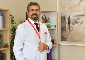 'Skolyozun erken tanısında korse ve egzersiz gibi yöntemlerle başarılı sonuçlar elde edilebiliyor’