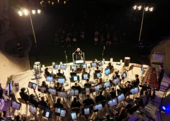 ABD'li müzik topluluğu, Kapadokya'da konser verdi; geliri hastalara harcanacak