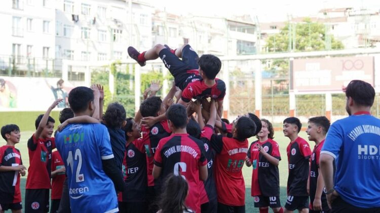 İstanbul Kastamonuspor U13 Takımı şampiyonluğunu ilan etti