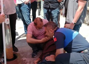'Yol verme' kavgasında seken kurşunun isabet ettiği esnaf yaralandı