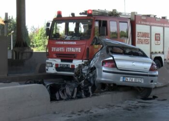 Tuzla’da gişelerde beton bariyere çarpan otomobilin sürücüsü öldü
