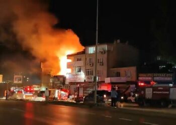 Bursa'da 2 katlı binada yangın
