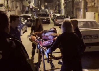 Önce annesini ardından kendini bıçakladı