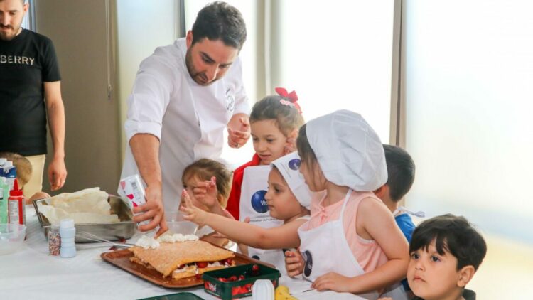 PKU'lu çocuklar, düşük proteinli mutfakta yeteneklerini sergiledi