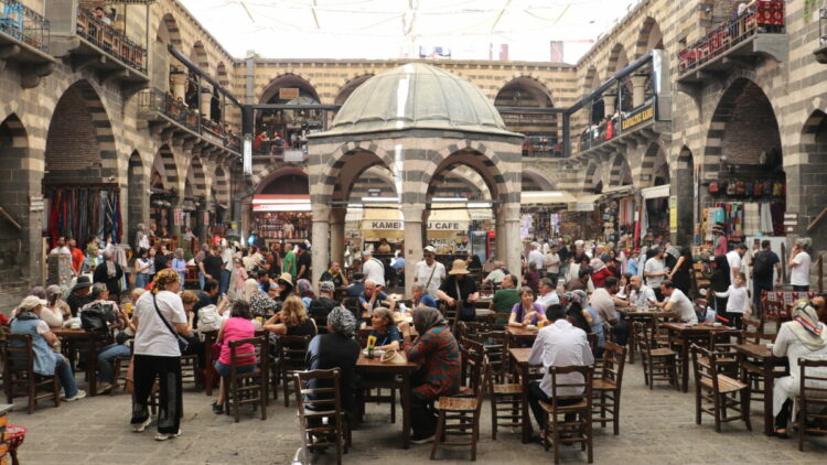 Bayram, Diyarbakır esnafına ‘can suyu’ oldu