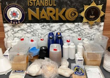 Bayrampaşa'da düzenlenen operasyonda 30 kilogram uyuşturucu ele geçirildi
