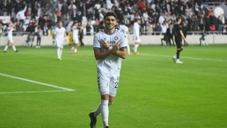 Altay'da Mehmet Nur profesyonel yapılacak