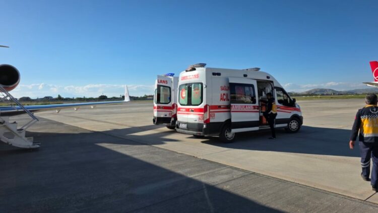 Van ve Muş'tan iki bebek, ambulans uçak ile İstanbul'a sevk edildi