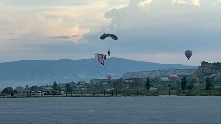 Jandarmanın kuruluşunun 187’nci yılında sıcak hava balonundan paraşütle atlayış yapıldı