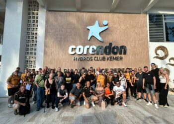 Hull City taraftarları tatil için Antalya’ya geldi