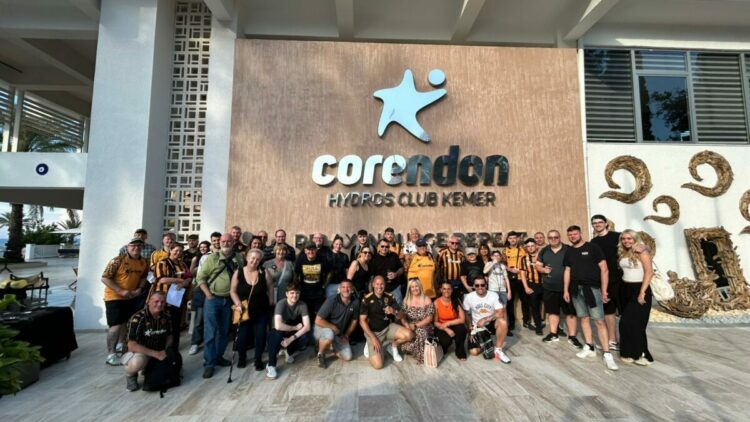 Hull City taraftarları tatil için Antalya’ya geldi