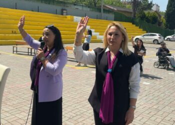 Avcılar'da kadın muhtarlardan 'elle yardım isteme işareti' için farkındalık çalışması