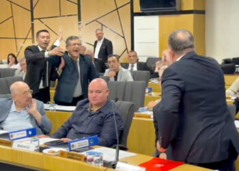 Afyonkarahisar Belediyesi'nde gergin meclis; üyeler arasında tartışma