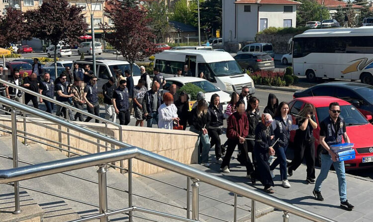 'Yasa dışı bahis' operasyonunda gözaltına alınan şüphelilerden 34'ü adliyede