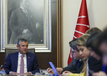 Özgür Özel: İkinci bir parti hazır etmek lazım olabilir