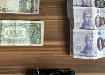 Fatih'te turistin cüzdanını çalan yankesici suçüstü yakalandı