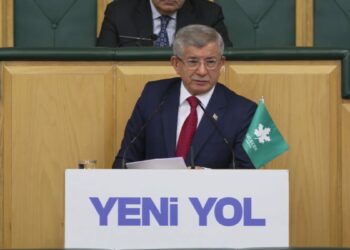 Davutoğlu: Bugün yaşananların hepsi adaleti yerle bir etmektedir