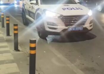 Mecidiyeköy’de metroda tren raylarına atlayan 33 yaşındaki Emre hayatını kaybetti