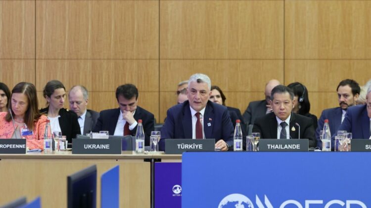 Bakan Bolat, Fransa’da OECD Bakanlar Konseyi Toplantısı’na katıldı