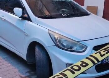 Sultangazi'de 5'inci kattan otomobilin üzerine düşen kişi öldü
