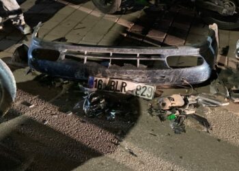 Kaza sonrası kaçan alkollü sürücü, otomobilinin düşen plakasından yakalandı