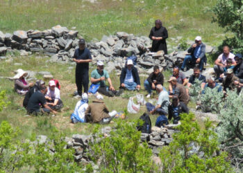 40 yıldır kullanılmayan tarihi yayla yolunu tekrar yürüdüler