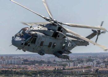 İngiltere'de askeri helikopter düştü: 3 ölü