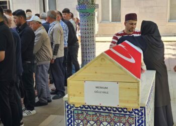 Düştüğü Kelkit Çayı’nda 7 gün sonra cesedi bulunan Oğuz toprağa verildi