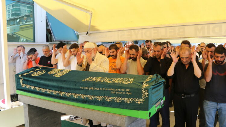 Demir çelik fabrikasında akıma kapılan işçi, toprağa verildi