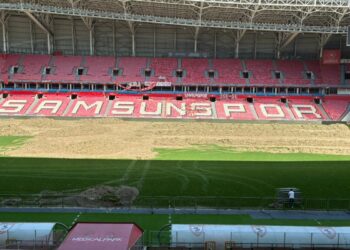 Samsun 19 Mayıs Stadyumu'nun zemini yenileniyor