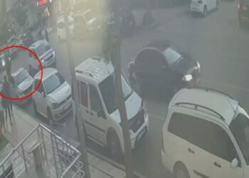 Balkondan düşen 21 aylık bebek yaralandı; o anlar kamerada