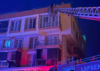 Bodrum katında çıkan yangında 6 kişi dumandan etkilendi