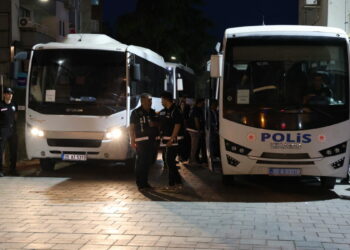 Buca Belediyesi'ne yönelik ‘yolsuzluk’ operasyonunda şüpheliler adliyede