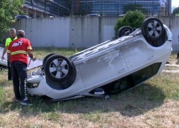 Bölge İdare Mahkemesi otoparkında hakimin kullandığı otomobil 2 metreden düştü; 1 yaralı